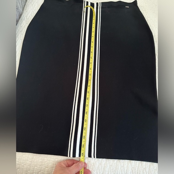 St. John black knit skirt, size 14 - Picture 8 of 8
